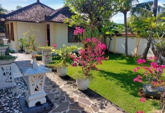 Villa Juliani Lovina Bali has Balcony rooms