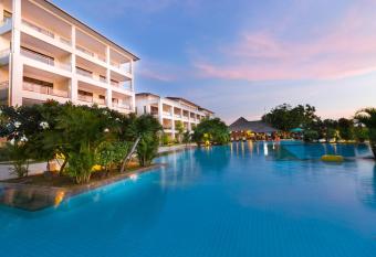 Peninsula Bay Resort allows 18 year olds to book a room