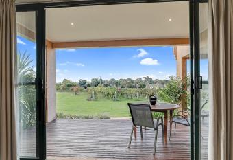 Tuileries at De Bortoli Rutherglen has Balcony rooms
