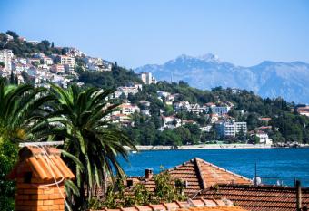 Lucky Studios has Balcony rooms