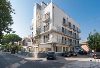 Regina Hotel e Ristorante has Balcony rooms