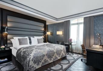 Royal Savoy Hotel & Spa has Balcony rooms