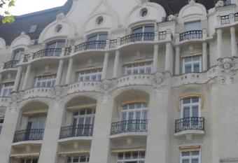 Cheap Booking Rooms allows 18 year olds to book a room