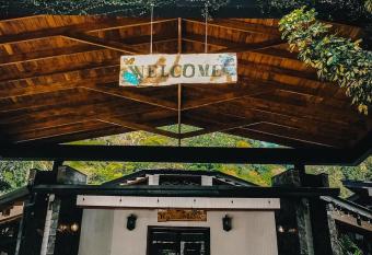 Hotel Casa Grande Bambito has rooms with a private hot tub