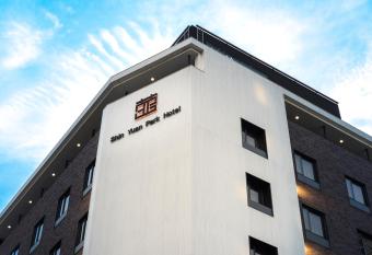 Shin Yuan Park Hotel allows 18 year olds to book a room