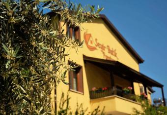   znik Seyir Otel allows 18 year olds to book a room