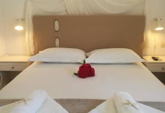 Andreas and Petrinela Rooms has Balcony rooms