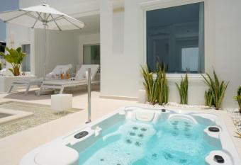 Lani s Suites de Luxe - Adults Only has Balcony rooms