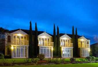 Best Western Colonial Village Motel allows 18 year olds to book a room