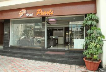 Hotel Pearls has Balcony rooms