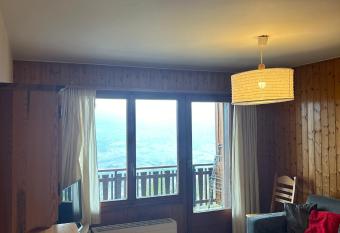 Bellevue PLEASANT & COMFORTABLE apartments has Balcony rooms