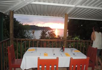 LookOut DrakeBay has Balcony rooms