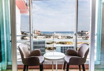 Jeju Ocean Family Hotel has Balcony rooms