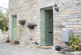 Withy Cottages has Balcony rooms