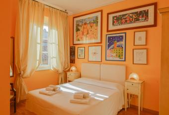 Albergo San Martino allows 18 year olds to book a room