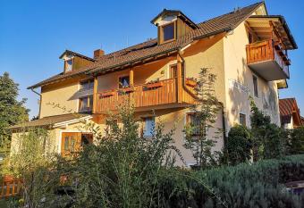 Pension Schwaiger has Balcony rooms