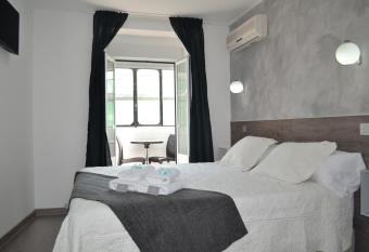 Hostal Meyra allows 18 year olds to book a room