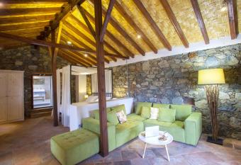 Lyhnos has Balcony rooms