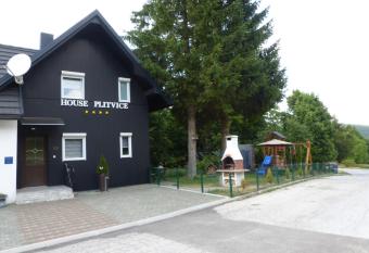 House Plitvice has Balcony rooms