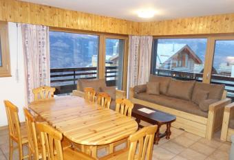 Mont Rouge VIEW & CENTER apartments by Alpvision R  sidences has Balcony rooms