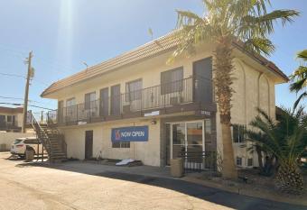 Motel 6 Henderson NV allows 18 year olds to book a room