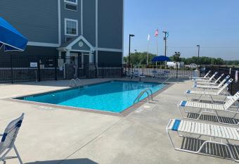 Microtel Inn & Suites by Wyndham Georgetown Delaware Beaches allows 18 year olds to book a room