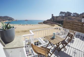 Hostal del Mar has Balcony rooms