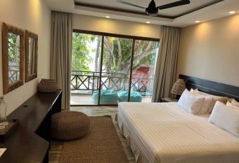Canopus Retreat Thulusdhoo has Balcony rooms