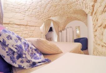 Al Borgo dell Arte Suite allows 18 year olds to book a room