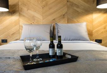 Hotel London B&B has Balcony rooms