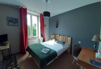 L Auberge du Tire Bouchon has Balcony rooms