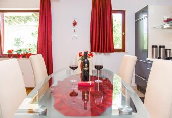 Holiday Home Mirela has Smoking/Balcony rooms