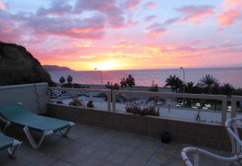 Home4Holidays allows 18 year olds to book a room