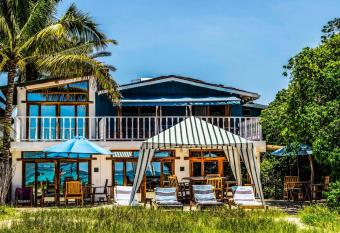 The Isabela Beach House has Balcony rooms