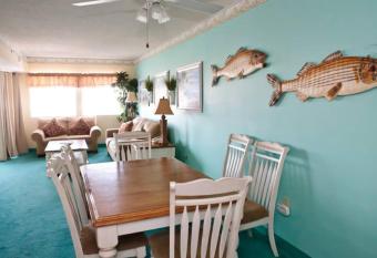 Watson's Regency Suites has Balcony rooms