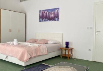 Rooms & App Minka has Balcony rooms