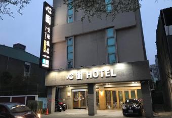 Xin Yuan Hotel allows 18 year olds to book a room