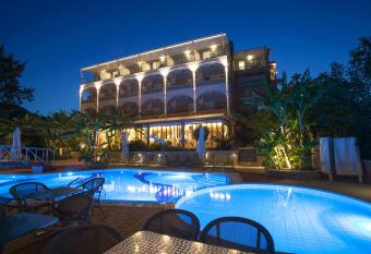 Paradise Lost Hotel-Apartments has Balcony rooms