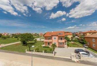Guest House Gloria has Balcony rooms