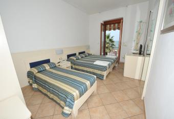 B&B Anna Lungomare allows 18 year olds to book a room