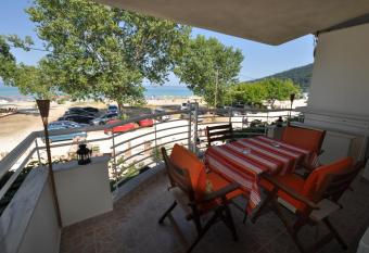 Studios Giannakis has Balcony rooms