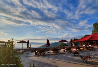 Hotel Boutique Puig Franc   - Adults Only allows 18 year olds to book a room