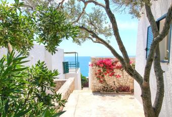 Residenza La Cicala has Balcony rooms