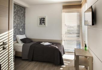 Stone Villa Gda  sk Kowale allows 18 year olds to book a room