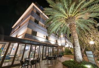 Las Ventas allows 18 year olds to book a room