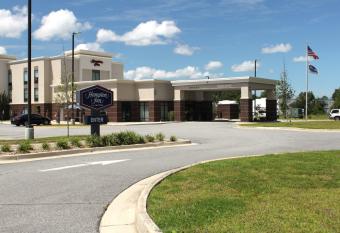 Hampton Inn Bainbridge allows 18 year olds to book a room