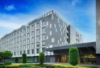 DoubleTree by Hilton Krakow Hotel & Convention Center allows 18 year olds to book a room