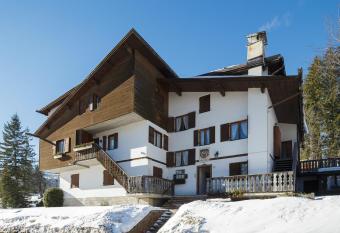 Villa Casanova - Stayincortina has Balcony rooms