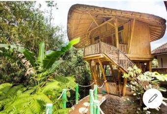 Pondok Salacca#bamboohouse# has rooms with a private hot tub