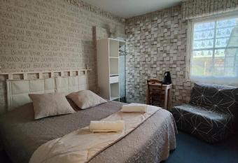 Auberge Le Chata has Balcony rooms